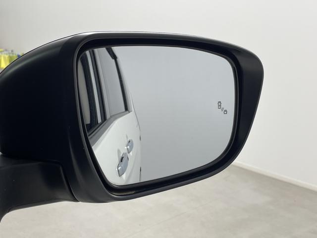 セレナ ｅ－パワー　ハイウェイスターＶ　フリップダウンモニター　純正ナビ　全方位カメラ　両側電動スライドドア　プロパイロット　ブラインドスポットモニター　パーキングアシスト　標識認識アシスト　ビルトインＥＴＣ　ハンドルヒーター　シートヒータ（4枚目）