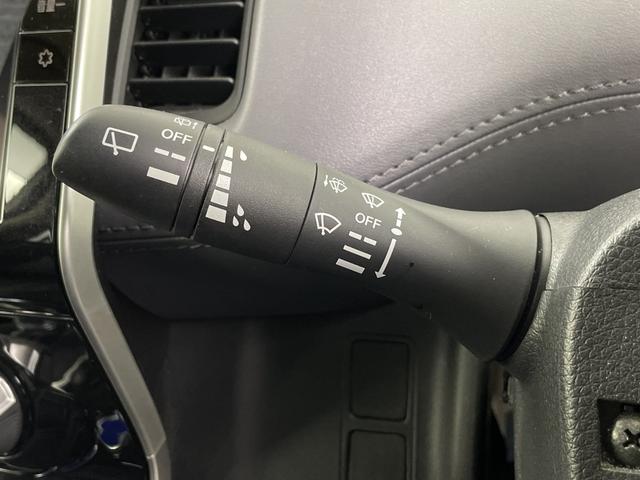 セレナ ｅ－パワー　ハイウェイスターＶ　フリップダウンモニター　純正ナビ　全方位カメラ　両側電動スライドドア　プロパイロット　ブラインドスポットモニター　パーキングアシスト　標識認識アシスト　ビルトインＥＴＣ　ハンドルヒーター　シートヒータ（12枚目）