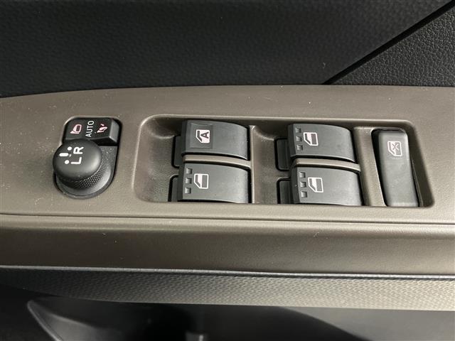 ルーミー G 純正ディスプレイオーディオ 地デジワンセグ 全方位カメラ ETC シートヒーター 両側パワースライドドア 衝突軽減ブレーキ クリアランスソナー アイドリングストップ ロールサンシェード フロアマット(18枚目)