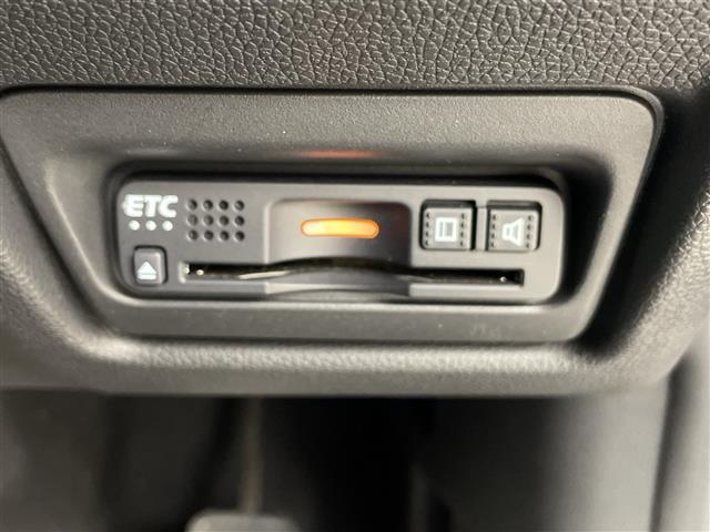 ステップワゴンスパーダ スパーダハイブリッド　Ｇ　ホンダセンシング　フリップダウンモニター　純正ナビ　バックカメラ　前後ドライブレコーダー　ビルトインＥＴＣ　両側パワースライドドア　衝突被害軽減ブレーキ　レーダークルーズコントロール　車線逸脱警報　純正アルミホイール（6枚目）