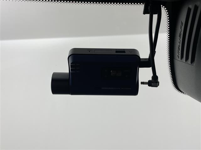 ＸＣ９０ Ｂ６　ＡＷＤ　Ｒデザイン　ハーマンカードンサウンド　純正ナビ　全方位カメラ　ＢＳＭ　自動駐車システム　パワーバックドア　前後ドライブレコーダー　ＥＴＣ　メモリ付きパワーシート　シートヒーター　アダプティブクルーズコントロール（3枚目）