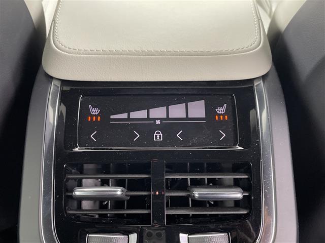 ＸＣ９０ Ｂ６　ＡＷＤ　Ｒデザイン　ハーマンカードンサウンド　純正ナビ　全方位カメラ　ＢＳＭ　自動駐車システム　パワーバックドア　前後ドライブレコーダー　ＥＴＣ　メモリ付きパワーシート　シートヒーター　アダプティブクルーズコントロール（6枚目）