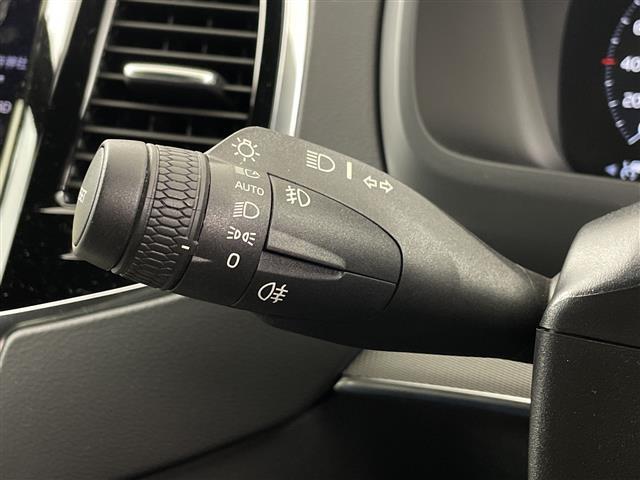 ＸＣ９０ Ｂ６　ＡＷＤ　Ｒデザイン　ハーマンカードンサウンド　純正ナビ　全方位カメラ　ＢＳＭ　自動駐車システム　パワーバックドア　前後ドライブレコーダー　ＥＴＣ　メモリ付きパワーシート　シートヒーター　アダプティブクルーズコントロール（11枚目）