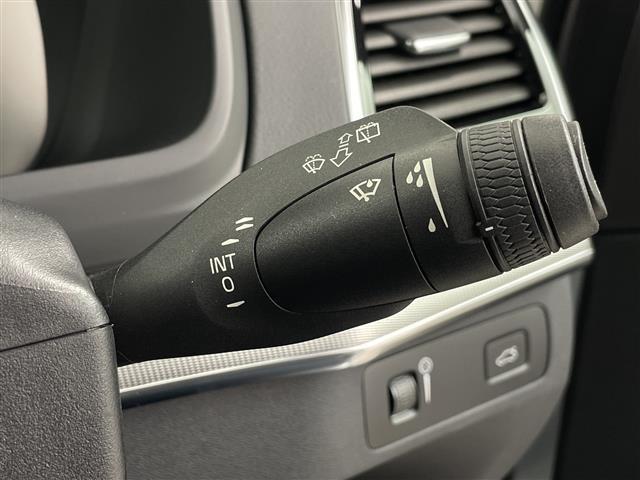 ＸＣ９０ Ｂ６　ＡＷＤ　Ｒデザイン　ハーマンカードンサウンド　純正ナビ　全方位カメラ　ＢＳＭ　自動駐車システム　パワーバックドア　前後ドライブレコーダー　ＥＴＣ　メモリ付きパワーシート　シートヒーター　アダプティブクルーズコントロール（12枚目）