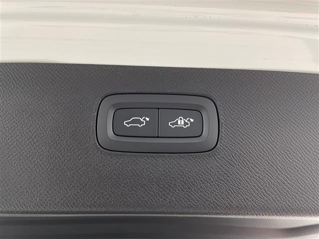 ＸＣ９０ Ｂ６　ＡＷＤ　Ｒデザイン　ハーマンカードンサウンド　純正ナビ　全方位カメラ　ＢＳＭ　自動駐車システム　パワーバックドア　前後ドライブレコーダー　ＥＴＣ　メモリ付きパワーシート　シートヒーター　アダプティブクルーズコントロール（18枚目）