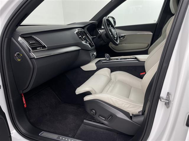 ＸＣ９０ Ｂ６　ＡＷＤ　Ｒデザイン　ハーマンカードンサウンド　純正ナビ　全方位カメラ　ＢＳＭ　自動駐車システム　パワーバックドア　前後ドライブレコーダー　ＥＴＣ　メモリ付きパワーシート　シートヒーター　アダプティブクルーズコントロール（20枚目）