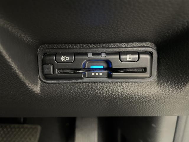 ステップワゴン ｅ：ＨＥＶスパーダ　プレミアムライン　後席モニター　純正ナビ　全方位カメラ　クルーズコントロール　ビルトインＥＴＣ　ＢＳＭ　電動リアゲート　両側パワースライドドア　オットマン　シートヒーター　アダプティブクルーズコントロール　パドルシフト（6枚目）