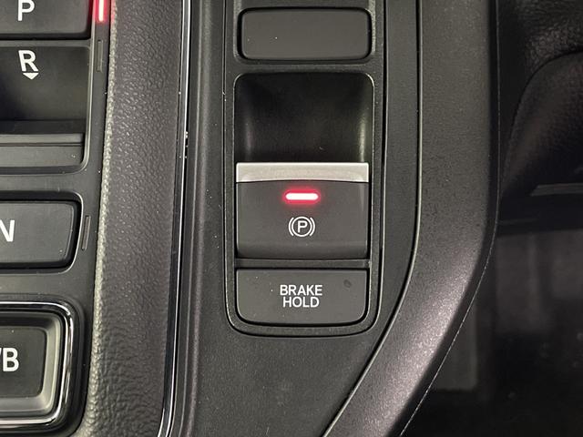 ステップワゴン ｅ：ＨＥＶスパーダ　プレミアムライン　後席モニター　純正ナビ　全方位カメラ　クルーズコントロール　ビルトインＥＴＣ　ＢＳＭ　電動リアゲート　両側パワースライドドア　オットマン　シートヒーター　アダプティブクルーズコントロール　パドルシフト（18枚目）