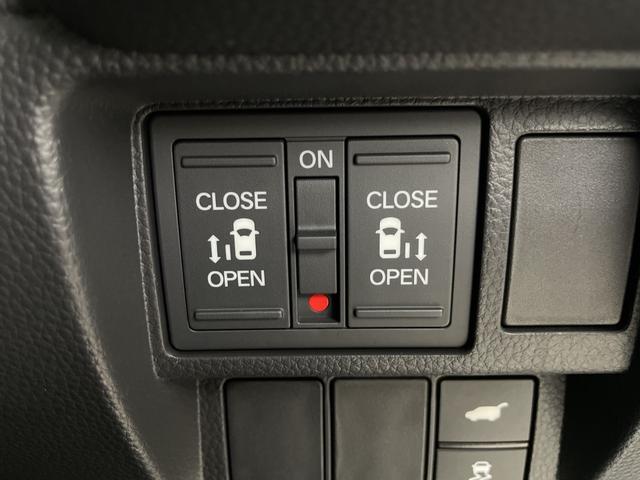 ステップワゴン ｅ：ＨＥＶスパーダ　プレミアムライン　後席モニター　純正ナビ　全方位カメラ　クルーズコントロール　ビルトインＥＴＣ　ＢＳＭ　電動リアゲート　両側パワースライドドア　オットマン　シートヒーター　アダプティブクルーズコントロール　パドルシフト（20枚目）