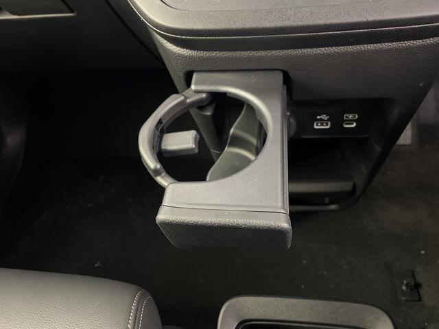 ステップワゴン ｅ：ＨＥＶスパーダ　プレミアムライン　後席モニター　純正ナビ　全方位カメラ　クルーズコントロール　ビルトインＥＴＣ　ＢＳＭ　電動リアゲート　両側パワースライドドア　オットマン　シートヒーター　アダプティブクルーズコントロール　パドルシフト（30枚目）