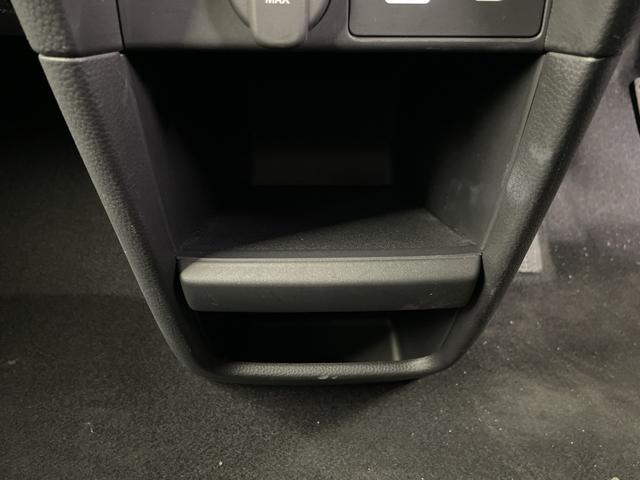 ステップワゴン ｅ：ＨＥＶスパーダ　プレミアムライン　後席モニター　純正ナビ　全方位カメラ　クルーズコントロール　ビルトインＥＴＣ　ＢＳＭ　電動リアゲート　両側パワースライドドア　オットマン　シートヒーター　アダプティブクルーズコントロール　パドルシフト（32枚目）