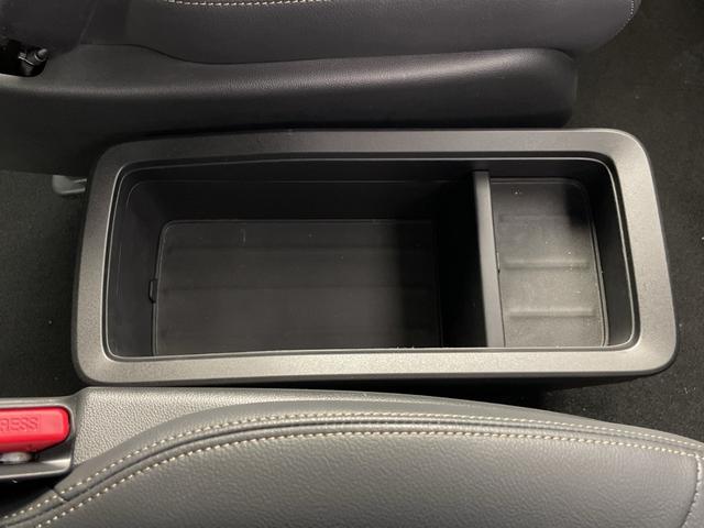 ステップワゴン ｅ：ＨＥＶスパーダ　プレミアムライン　後席モニター　純正ナビ　全方位カメラ　クルーズコントロール　ビルトインＥＴＣ　ＢＳＭ　電動リアゲート　両側パワースライドドア　オットマン　シートヒーター　アダプティブクルーズコントロール　パドルシフト（33枚目）