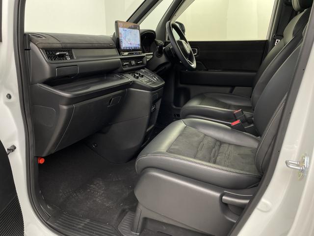 ステップワゴン ｅ：ＨＥＶスパーダ　プレミアムライン　後席モニター　純正ナビ　全方位カメラ　クルーズコントロール　ビルトインＥＴＣ　ＢＳＭ　電動リアゲート　両側パワースライドドア　オットマン　シートヒーター　アダプティブクルーズコントロール　パドルシフト（42枚目）