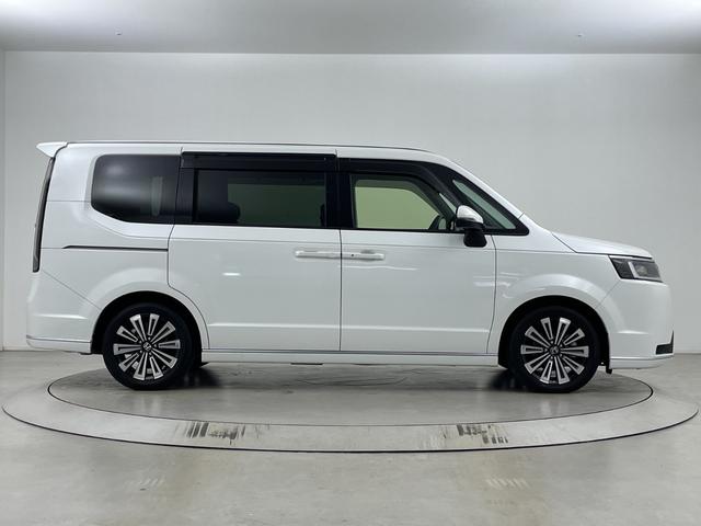 ステップワゴン ｅ：ＨＥＶスパーダ　プレミアムライン　後席モニター　純正ナビ　全方位カメラ　クルーズコントロール　ビルトインＥＴＣ　ＢＳＭ　電動リアゲート　両側パワースライドドア　オットマン　シートヒーター　アダプティブクルーズコントロール　パドルシフト（64枚目）