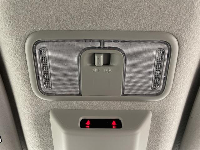 タント ファンクロス　社外ナビ　全方位カメラ　前席シートヒーター　両側パワースライドドア　衝突軽減ブレーキ　コーナーセンサー　電子パーキングシステム　ブレードホールド　ロールサンシェード　フロアマット　純正アルミホイール（24枚目）