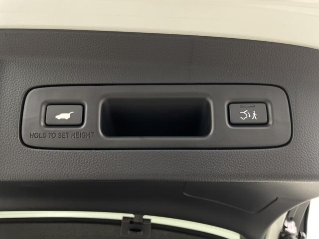 ヴェゼル ｅ：ＨＥＶ　Ｚ　登録済未使用車　純正ナビ　バックカメラ　ビルトインＥＴＣ２．０　ＢＳＭ　ワイヤレス充電器　前席シートヒーター　ステアリングヒーター　電動リアゲート　衝突軽減ブレーキ　アダプティブクルーズコントロール（4枚目）