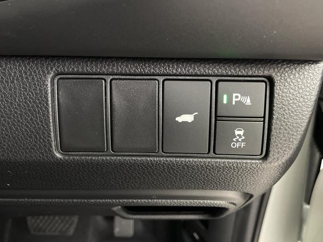 ヴェゼル ｅ：ＨＥＶ　Ｚ　登録済未使用車　純正ナビ　バックカメラ　ビルトインＥＴＣ２．０　ＢＳＭ　ワイヤレス充電器　前席シートヒーター　ステアリングヒーター　電動リアゲート　衝突軽減ブレーキ　アダプティブクルーズコントロール（19枚目）