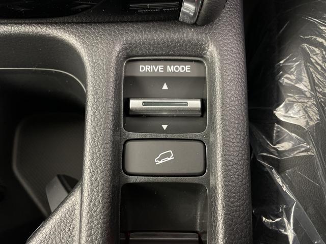 ヴェゼル ｅ：ＨＥＶ　Ｚ　登録済未使用車　純正ナビ　バックカメラ　ビルトインＥＴＣ２．０　ＢＳＭ　ワイヤレス充電器　前席シートヒーター　ステアリングヒーター　電動リアゲート　衝突軽減ブレーキ　アダプティブクルーズコントロール（20枚目）