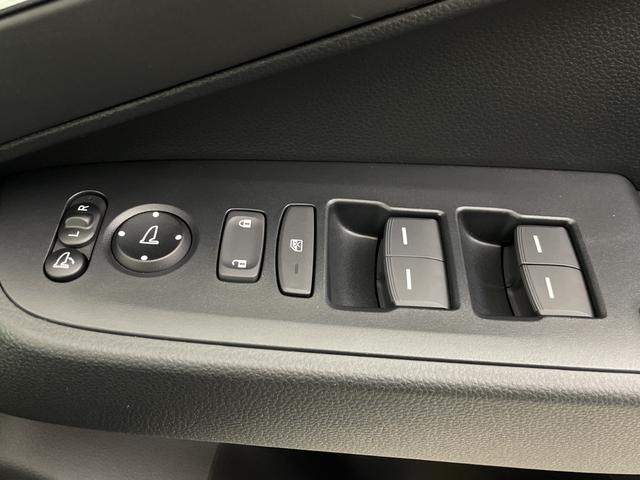 ヴェゼル ｅ：ＨＥＶ　Ｚ　登録済未使用車　純正ナビ　バックカメラ　ビルトインＥＴＣ２．０　ＢＳＭ　ワイヤレス充電器　前席シートヒーター　ステアリングヒーター　電動リアゲート　衝突軽減ブレーキ　アダプティブクルーズコントロール（22枚目）