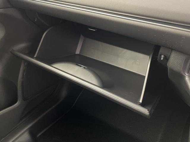 ヴェゼル ｅ：ＨＥＶ　Ｚ　登録済未使用車　純正ナビ　バックカメラ　ビルトインＥＴＣ２．０　ＢＳＭ　ワイヤレス充電器　前席シートヒーター　ステアリングヒーター　電動リアゲート　衝突軽減ブレーキ　アダプティブクルーズコントロール（24枚目）