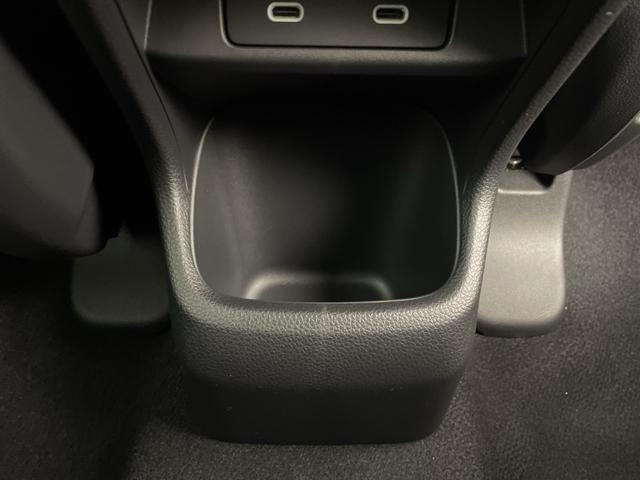 ヴェゼル ｅ：ＨＥＶ　Ｚ　登録済未使用車　純正ナビ　バックカメラ　ビルトインＥＴＣ２．０　ＢＳＭ　ワイヤレス充電器　前席シートヒーター　ステアリングヒーター　電動リアゲート　衝突軽減ブレーキ　アダプティブクルーズコントロール（28枚目）