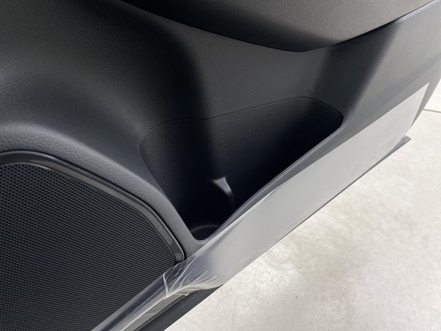 ヴェゼル ｅ：ＨＥＶ　Ｚ　登録済未使用車　純正ナビ　バックカメラ　ビルトインＥＴＣ２．０　ＢＳＭ　ワイヤレス充電器　前席シートヒーター　ステアリングヒーター　電動リアゲート　衝突軽減ブレーキ　アダプティブクルーズコントロール（31枚目）