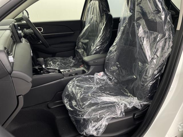 ヴェゼル ｅ：ＨＥＶ　Ｚ　登録済未使用車　純正ナビ　バックカメラ　ビルトインＥＴＣ２．０　ＢＳＭ　ワイヤレス充電器　前席シートヒーター　ステアリングヒーター　電動リアゲート　衝突軽減ブレーキ　アダプティブクルーズコントロール（39枚目）