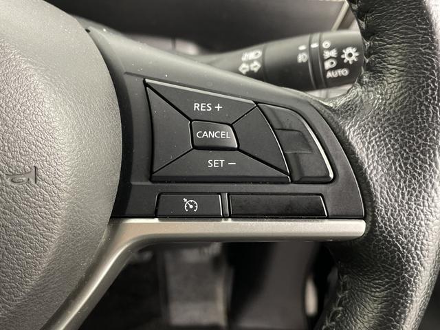 セレナ ハイウェイスター　Ｖセレクション　純正９インチナビ　バックカメラ　前方ドライブレコーダー　ＥＴＣ　クルーズコントロール　車線逸脱警報　衝突軽減ブレーキ　両側パワースライドドア　アイドリングストップ　純正フロアマット　純正ドアバイザー（6枚目）