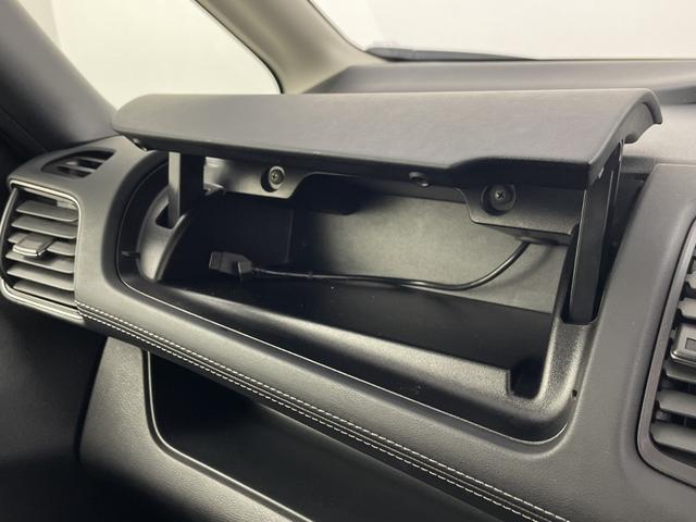 セレナ ハイウェイスター　Ｖセレクション　純正９インチナビ　バックカメラ　前方ドライブレコーダー　ＥＴＣ　クルーズコントロール　車線逸脱警報　衝突軽減ブレーキ　両側パワースライドドア　アイドリングストップ　純正フロアマット　純正ドアバイザー（21枚目）