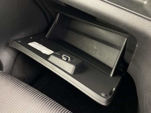 セレナ ハイウェイスター　Ｖセレクション　純正９インチナビ　バックカメラ　前方ドライブレコーダー　ＥＴＣ　クルーズコントロール　車線逸脱警報　衝突軽減ブレーキ　両側パワースライドドア　アイドリングストップ　純正フロアマット　純正ドアバイザー（24枚目）