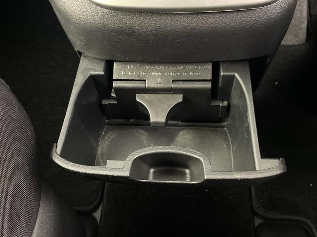 セレナ ハイウェイスター　Ｖセレクション　純正９インチナビ　バックカメラ　前方ドライブレコーダー　ＥＴＣ　クルーズコントロール　車線逸脱警報　衝突軽減ブレーキ　両側パワースライドドア　アイドリングストップ　純正フロアマット　純正ドアバイザー（27枚目）