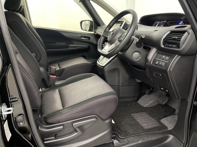 セレナ ハイウェイスター　Ｖセレクション　純正９インチナビ　バックカメラ　前方ドライブレコーダー　ＥＴＣ　クルーズコントロール　車線逸脱警報　衝突軽減ブレーキ　両側パワースライドドア　アイドリングストップ　純正フロアマット　純正ドアバイザー（39枚目）