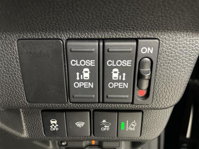 フリード モデューロＸ　ホンダセンシング　純正フリップダウンモニター　純正ナビ　バックカメラ　ビルトインＥＴＣ２．０　前後ドライブレコーダー　両側パワースライドドア　衝突軽減システム　レーダークルーズコントロール　純正１５インチアルミホイール（6枚目）