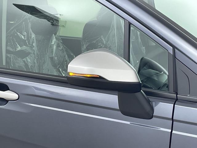 フリード ｅ：ＨＥＶクロスター　登録済未使用車　純正ナビ　バックカメラ　ＢＳＭ　シートヒーター　両側パワースライドドア　アダプティブクルーズコントロール　衝突軽減システム　電子パーキングシステム　ブレードホールド　純正アルミホイール（57枚目）