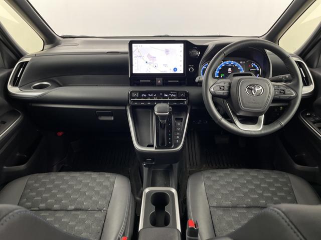 ヴォクシー ハイブリッドＳ－Ｚ　モデリスタエアロ　純正後席モニター　純正ディスプレイオーディオ　バックカメラ　ＢＳＭ　ビルトインＥＴＣ２．０　ドライブレコーダー　電動リアゲート　ＡＣ１００Ｖ　シートヒーター　ステアリングヒーター（7枚目）