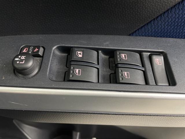 ルーミー カスタムＧ　Ｓ　純正メモリナビ　バックカメラ　ＥＴＣ　両側パワースライドドア　クルーズコントロール　衝突軽減ブレーキ　純正アルミホイール　フロアマット　ＬＥＤヘッドライト　フォグランプ　プッシュスタート　スマートキー（19枚目）