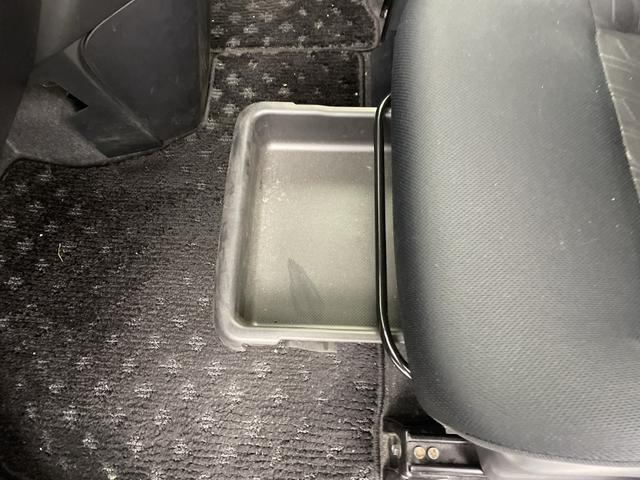 ルーミー カスタムＧ　Ｓ　純正メモリナビ　バックカメラ　ＥＴＣ　両側パワースライドドア　クルーズコントロール　衝突軽減ブレーキ　純正アルミホイール　フロアマット　ＬＥＤヘッドライト　フォグランプ　プッシュスタート　スマートキー（28枚目）