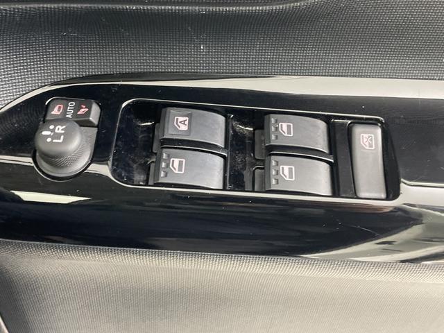 ムーヴキャンバス Ｇブラックインテリアリミテッド　ＳＡＩＩＩ　純正ナビ　全方位カメラ　地デジフルセグ　前方ドライブレコーダー　ＥＴＣ　衝突軽減ブレーキ　オートマチックハイビーム　両側パワースライドドア　アイドリングストップ　純正フロアマット　プッシュスタート（19枚目）