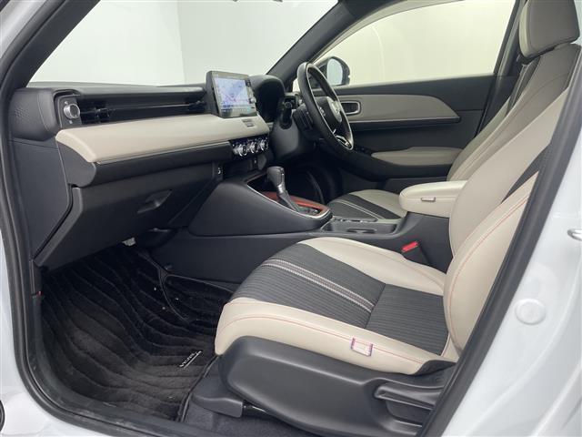 ヴェゼル ｅ：ＨＥＶ　ＰＬａＹ　パノラマルーフ　純正ナビ　バックカメラ　ブラインドスポットモニター　ワイヤレス充電　前後ドライブレコーダー　ビルトインＥＴＣ２．０　ホンダセンシング　シートヒーター　パワーバックドア　パドルシフト（22枚目）