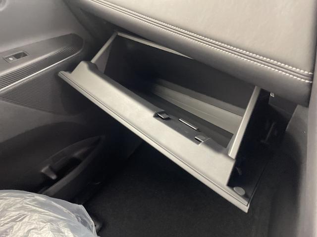 デリカＤ：５ シャモニー　登録済未使用車　社外１１インチナビ　全方位カメラ　ブラインドスポットモニター　アダプティブクルーズコントロール　衝突軽減ブレーキ　シートヒーター　ステアリングヒーター　パワーバックドア　パドルシフト（28枚目）