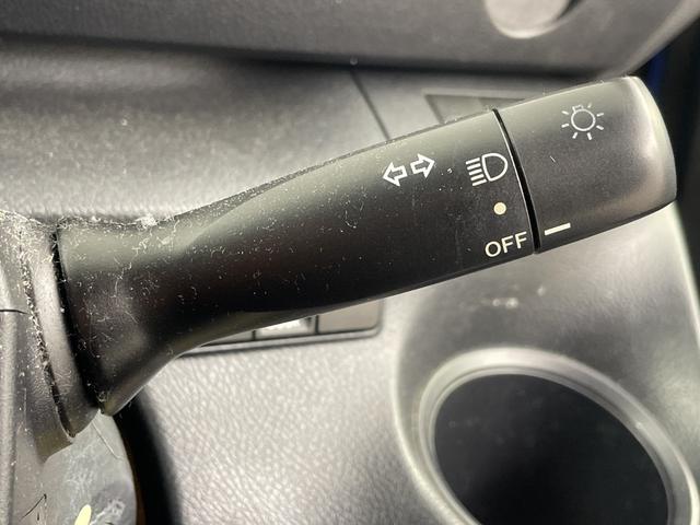 シエンタ Ｘ　純正ＳＤナビ　バックカメラ　地デジワンセグ　オートマチックハイビーム　衝突被害軽減ブレーキ　レーンキープアシスト　パワースライドドア　アイドリングストップ　ステアリングリモコン　純正フロアマット（13枚目）