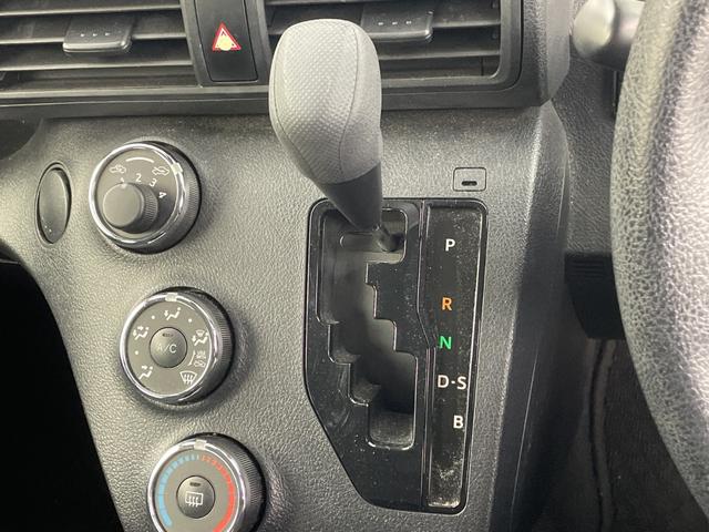 シエンタ Ｘ　純正ＳＤナビ　バックカメラ　地デジワンセグ　オートマチックハイビーム　衝突被害軽減ブレーキ　レーンキープアシスト　パワースライドドア　アイドリングストップ　ステアリングリモコン　純正フロアマット（16枚目）