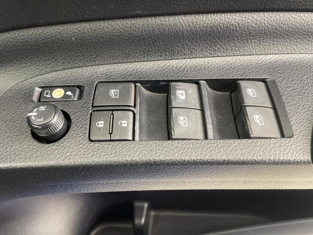 シエンタ Ｘ　純正ＳＤナビ　バックカメラ　地デジワンセグ　オートマチックハイビーム　衝突被害軽減ブレーキ　レーンキープアシスト　パワースライドドア　アイドリングストップ　ステアリングリモコン　純正フロアマット（19枚目）