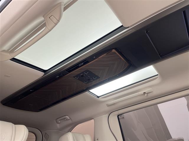 ＬＭ ＬＭ５００ｈ　バージョンＬ　ユニバーサルステップ　左右独立ムーンルーフ　純正フリップダウンモニター　純正ディスプレイオーディオ　パノラミックビューモニター　ＢＳＭ　ＥＴＣ２．０　レクサスセーフティーセンス　パワーバックドア（2枚目）