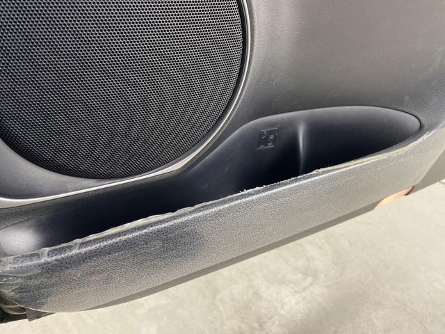 ハリアー プレミアム　アドバンスドパッケージ　サンルーフ　ＪＢＬサウンド　全方位カメラ　純正ナビ　ＥＴＣ２．０　電動リアゲート　前席シートヒーター　前席パワーシート　レーンキープアシスト　クルーズコントロール　衝突軽減ブレーキ　ＬＥＤ　フォグ（29枚目）