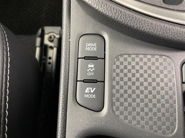 ヤリスクロス ハイブリッドＺ　純正ディスプレイオーディオ　全方位カメラ　ブラインドスポットモニター　ビルトインＥＴＣ　ドライブレコーダー　パワーシート　シートヒーター　ステアリングヒーター　ＨＤＭＩ　レーダークルーズコントロール（16枚目）