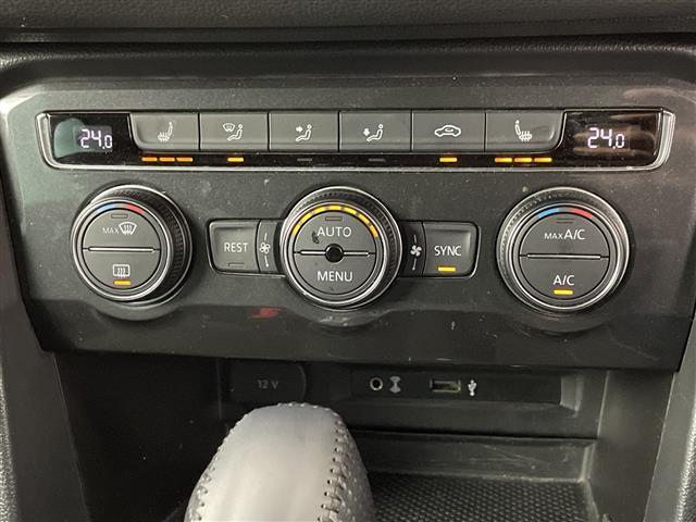 ティグアン ＴＳＩ　ハイライン　純正ナビ　全方位カメラ　ＢＳＭ　ビルトインＥＴＣ　パーキングアシスト　シートヒーター　レーダークルーズコントロール　前後コーナーセンサー　電子パーキングシステム　ブレーキホールド　純正アルミホイール（12枚目）