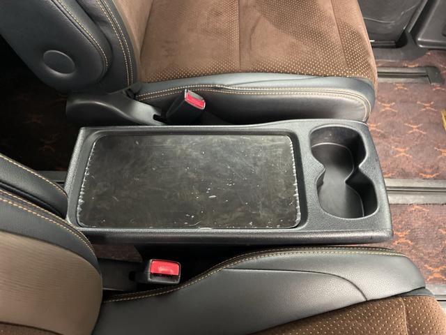 アルファード ２４０Ｓ　タイプゴールドＩＩ　サンルーフ　純正フリップダウンモニター　純正ナビ　バックカメラ　純正ビルトインＥＴＣ　ＡＣ１００Ｖ　パワーバックドア　両側パワースライドドア　クルーズコントロール　衝突軽減システム　純正アルミホイール（35枚目）