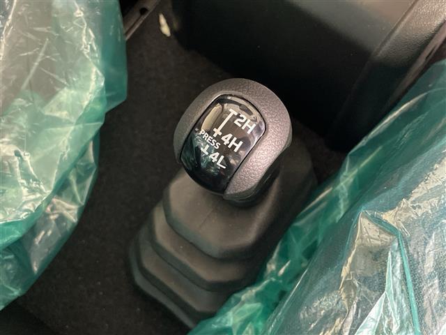 ジムニーノマド ＦＣ　スズキセーフティサポート／４ＷＤ／シートヒーター／スマートキー／スペアキー／プッシュスタートボタン／革巻きステアリング／ステアリングスイッチ／コーナーセンサー／アイドリングストップ機能／アルミホイール（9枚目）