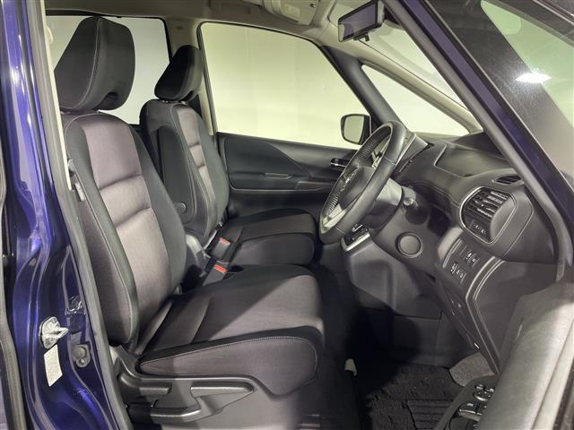 セレナ e-パワー ハイウェイスターV 純正9型ナビ 両側電動 セーフティパックB プロパイロット 車線逸脱防止支援システム インテリジェントアラウンドビュー インテリジェントルームミラー インテリジェントエマージェンシーブレーキ LDW(14枚目)